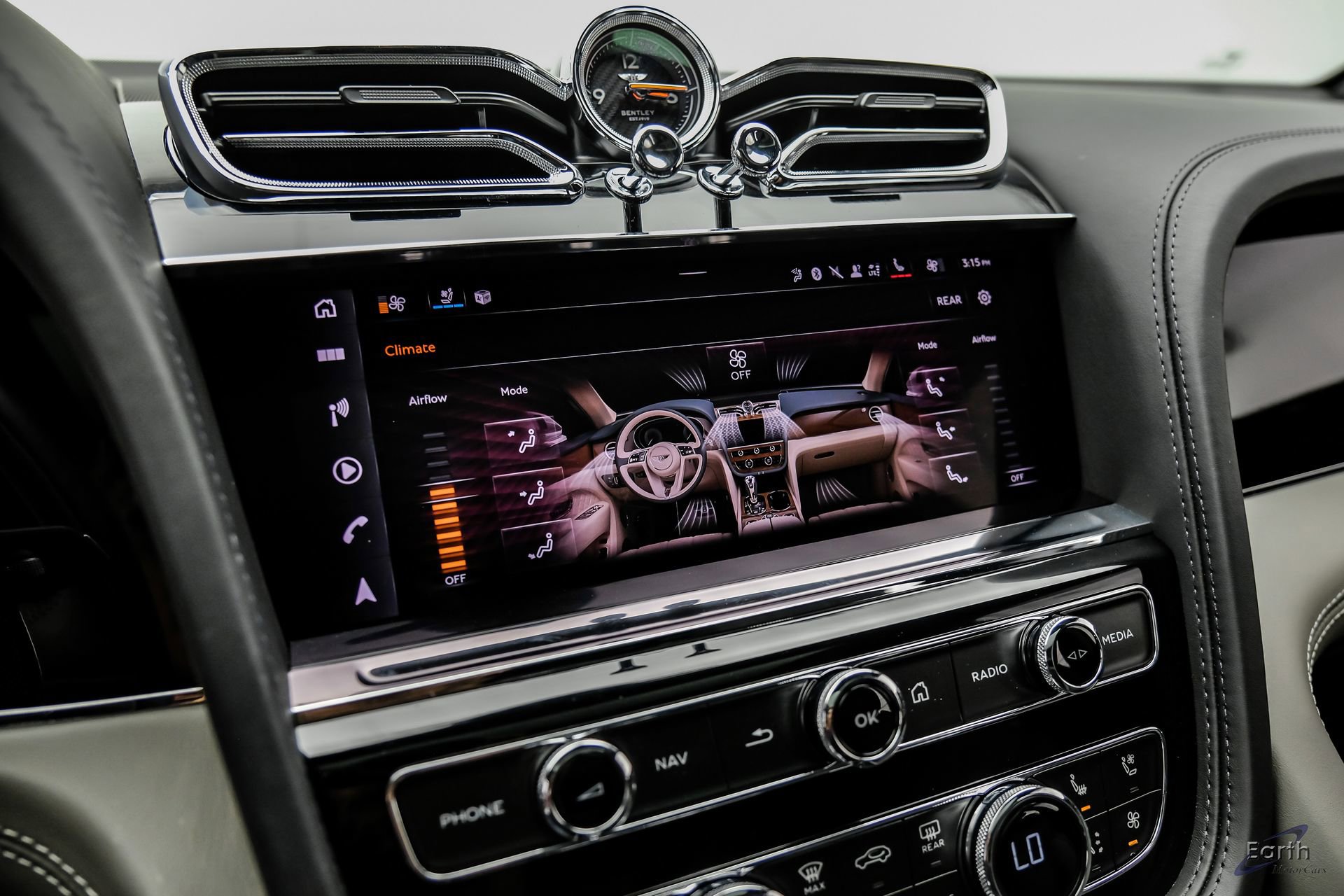 Used 2022 Bentley Bentayga AWD/4WD image 82