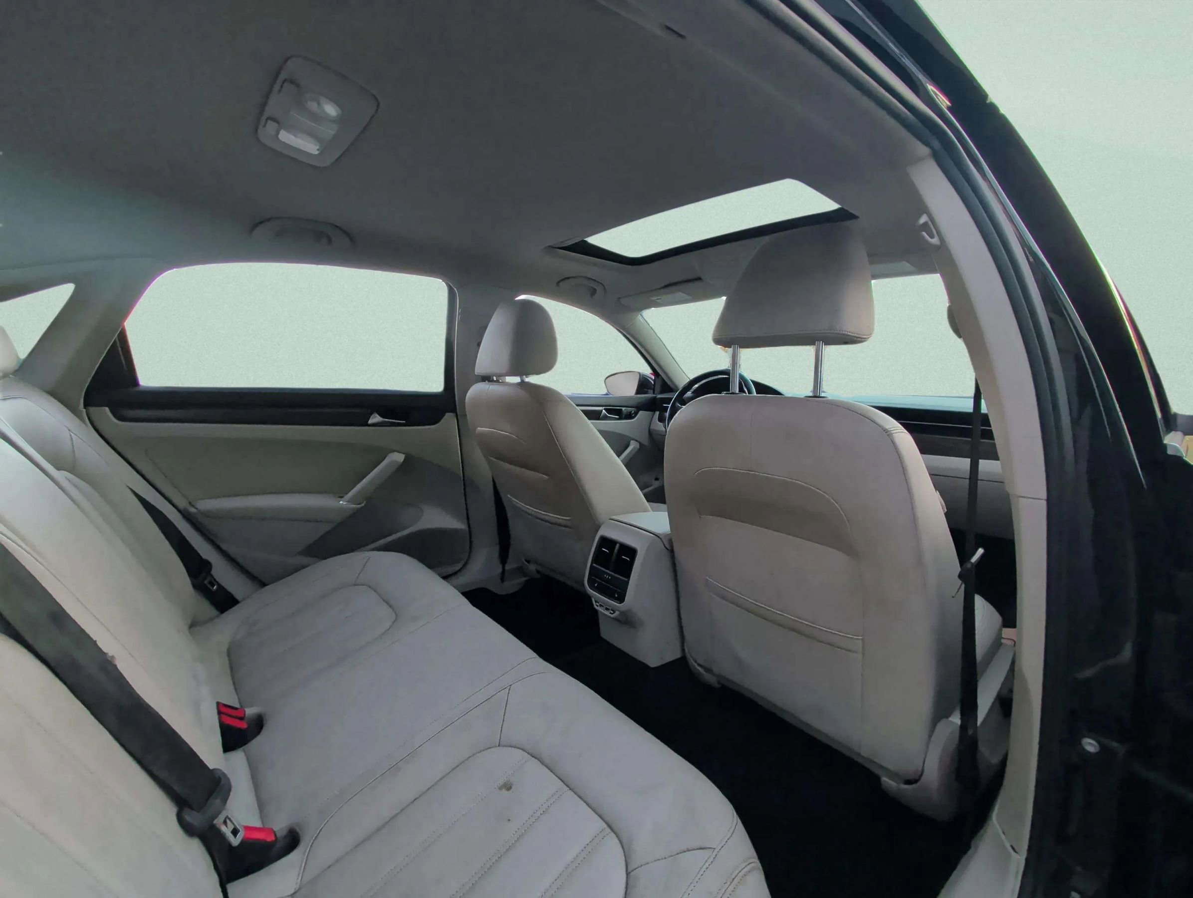 Used 2020 Volkswagen Passat 2.0T SEL image 25