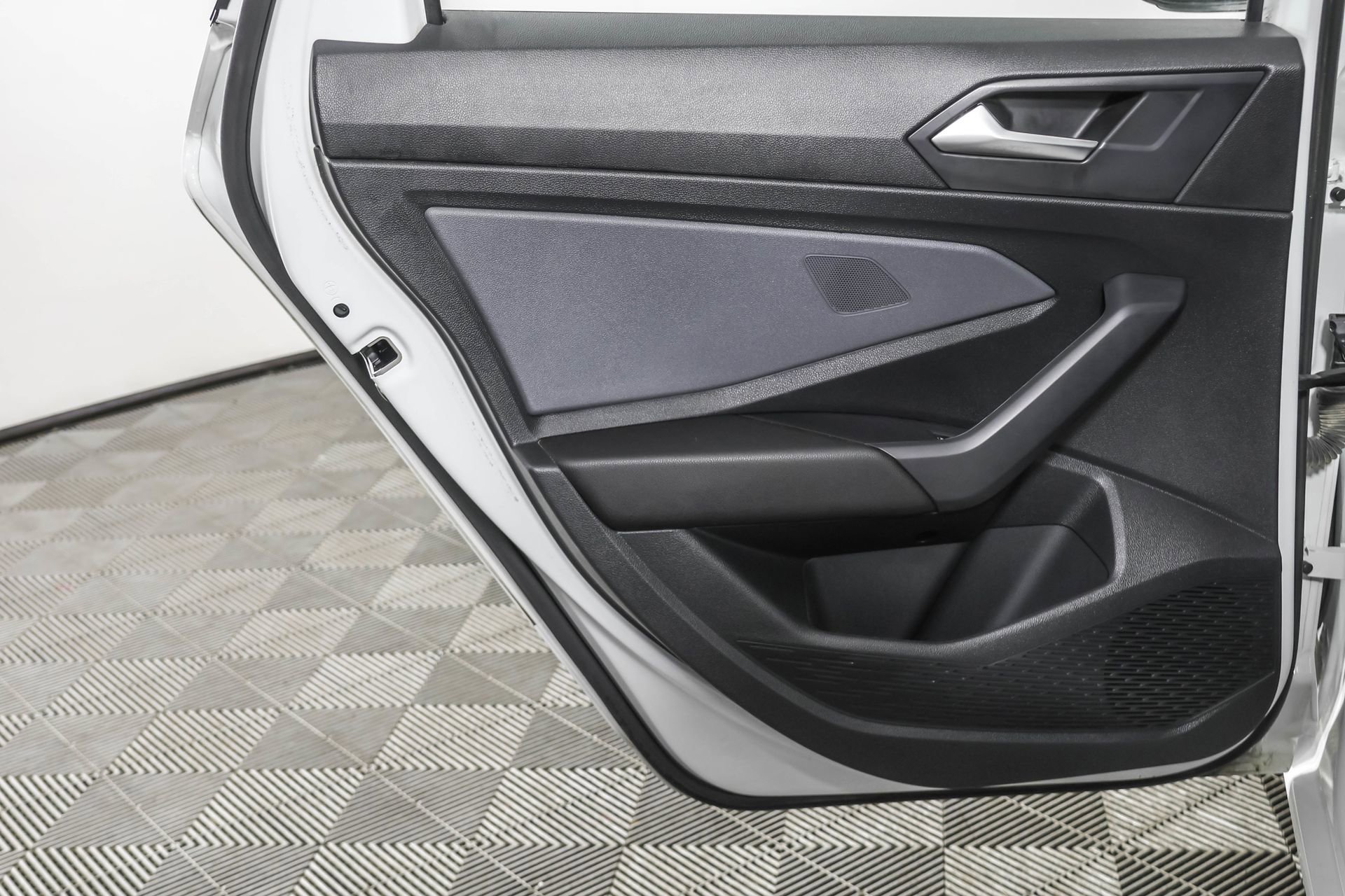 Used 2025 Volkswagen Jetta SE image 37