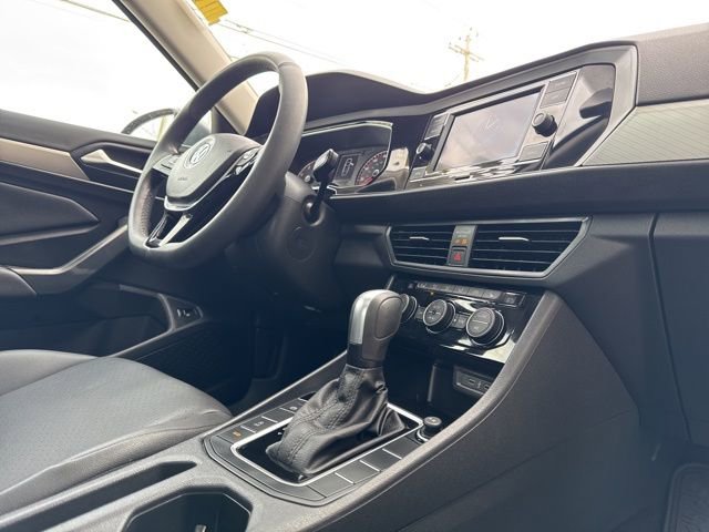 Used 2020 Volkswagen Jetta SE w/ SE Cold Weather Package FWD image 27