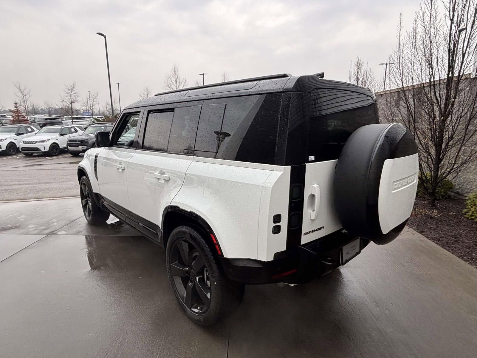 New 2026 Land Rover Defender 110 X-Dynamic SE image 7