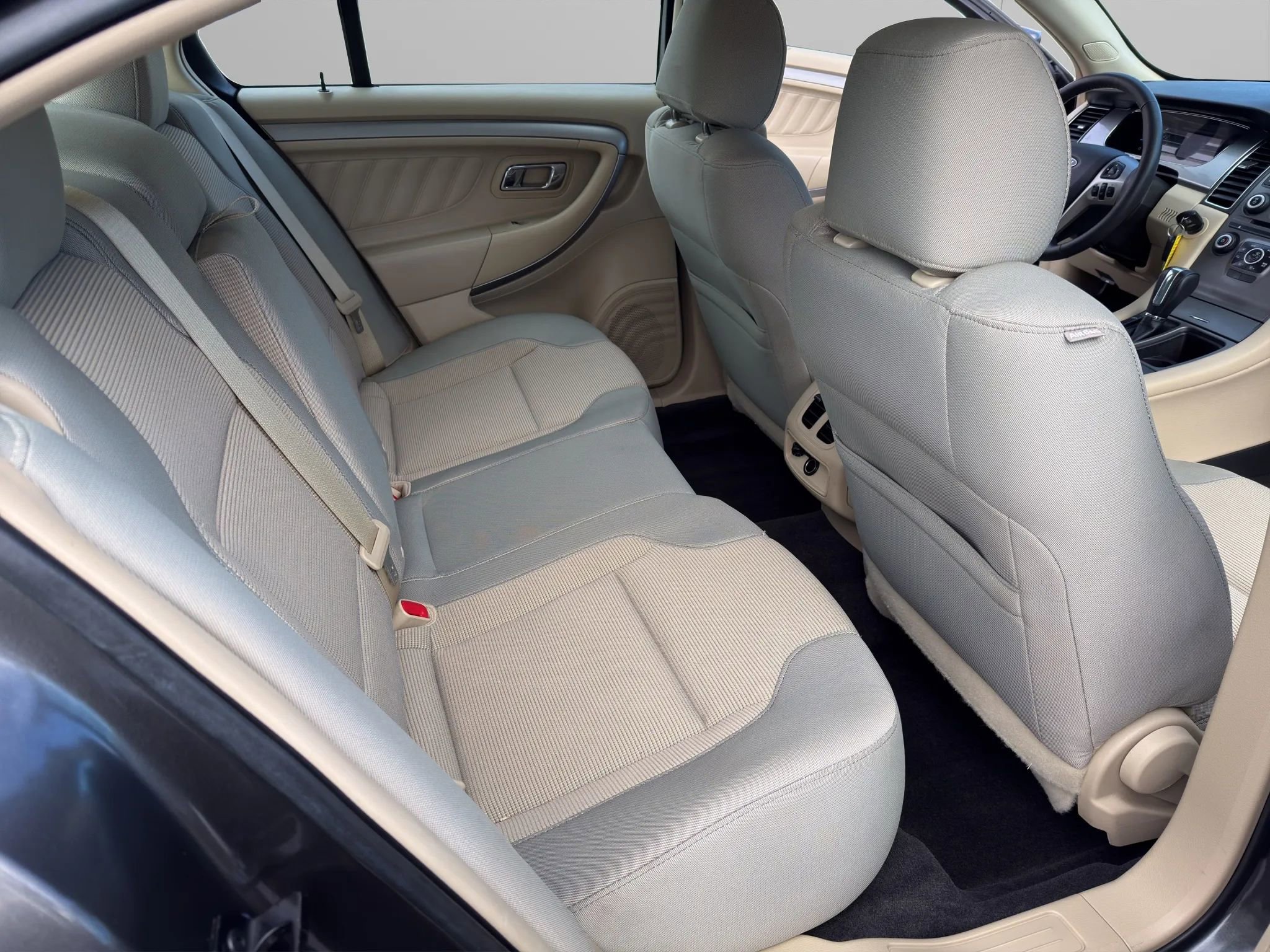 Used 2018 Ford Taurus SEL image 15