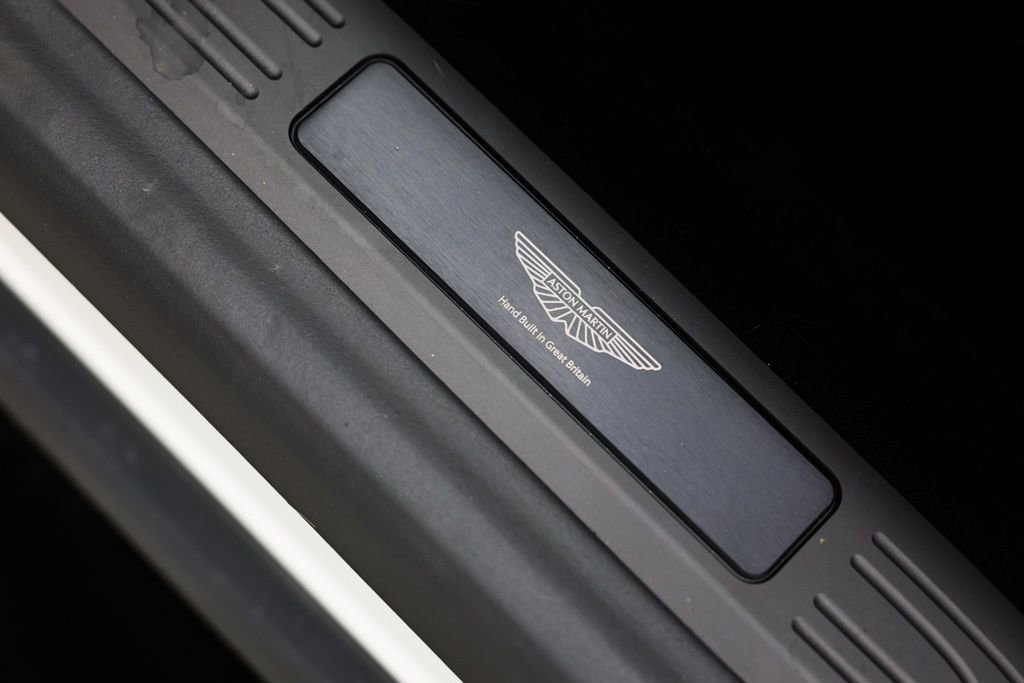 Used 2025 Aston Martin V8 Vantage Coupe image 19