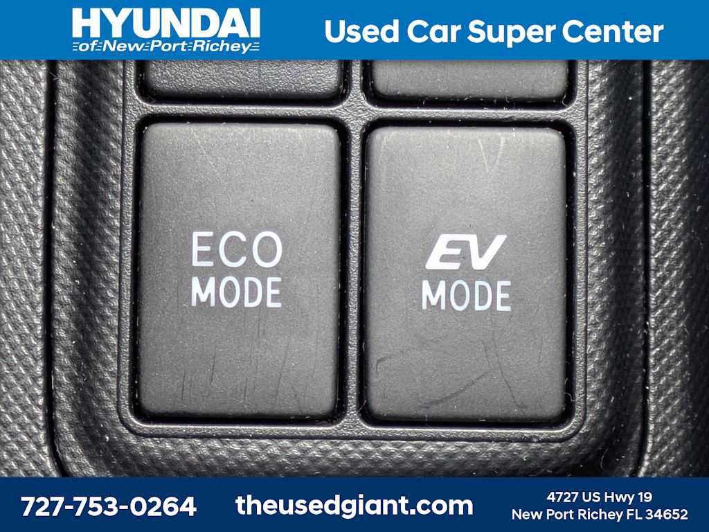 Used 2018 Toyota Prius C Two image 24