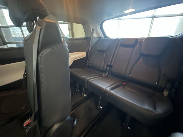 Used 2023 Kia Carnival LX FWD image 26