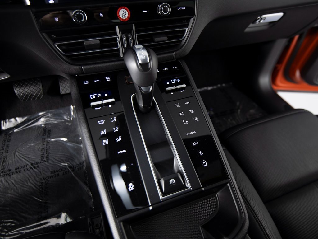 Certified 2025 Porsche Macan image 25