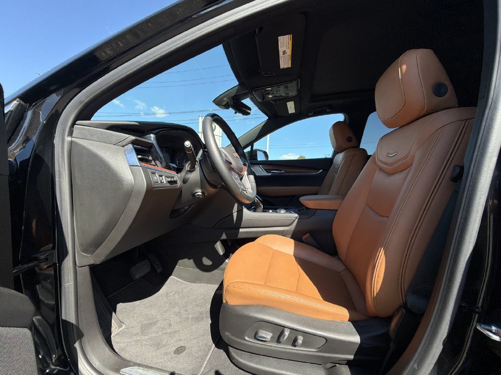Used 2024 Cadillac XT5 Premium Luxury w/ Technology Package AWD/4WD image 10