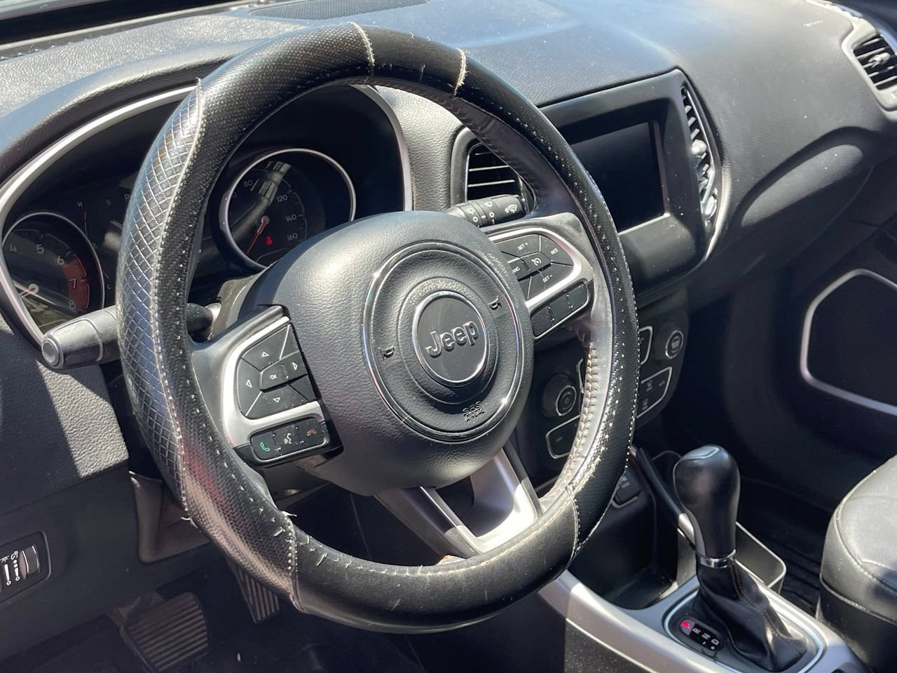 Used 2019 Jeep Compass Latitude FWD image 8