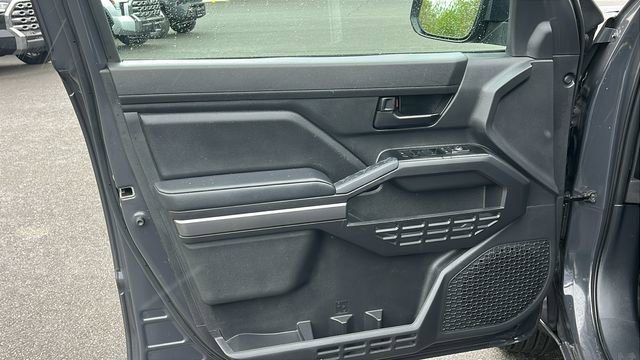 Used 2025 Toyota Tacoma SR5 AWD/4WD image 9