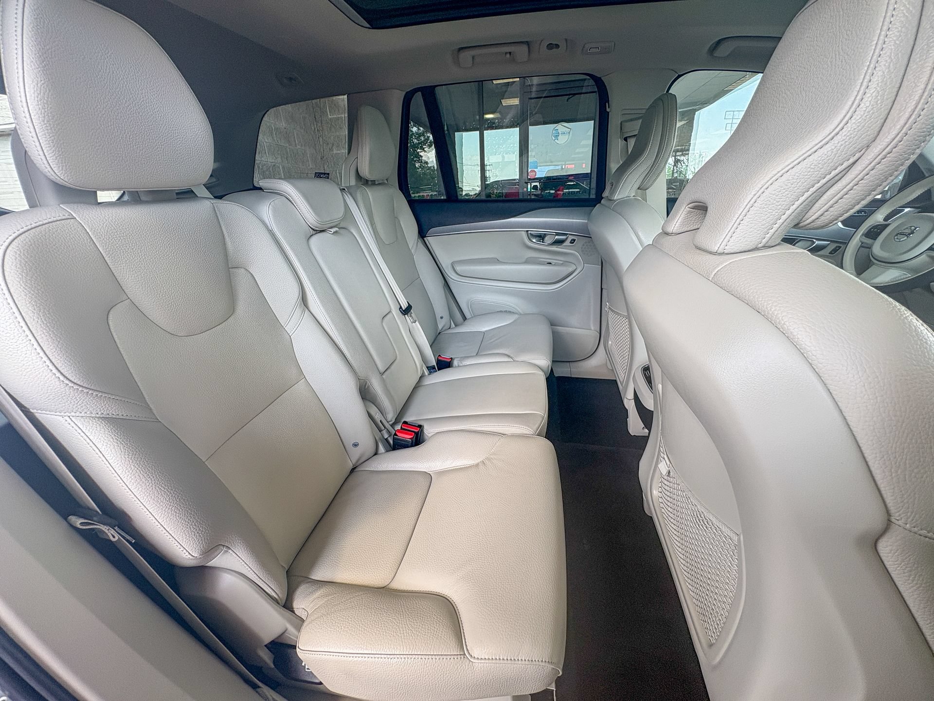 Used 2025 Volvo XC90 B5 Core AWD/4WD image 29