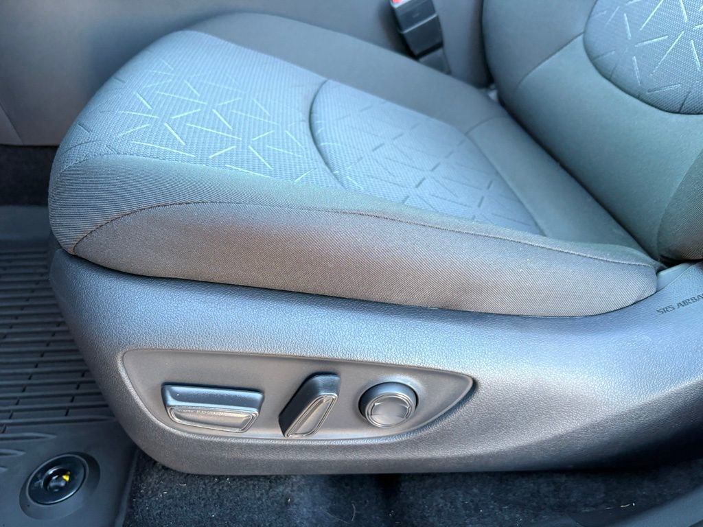 Used 2025 Toyota RAV4 XLE image 23