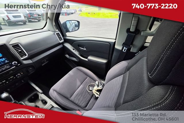 Used 2023 Nissan Frontier SV w/ SV Convenience Package AWD/4WD image 11