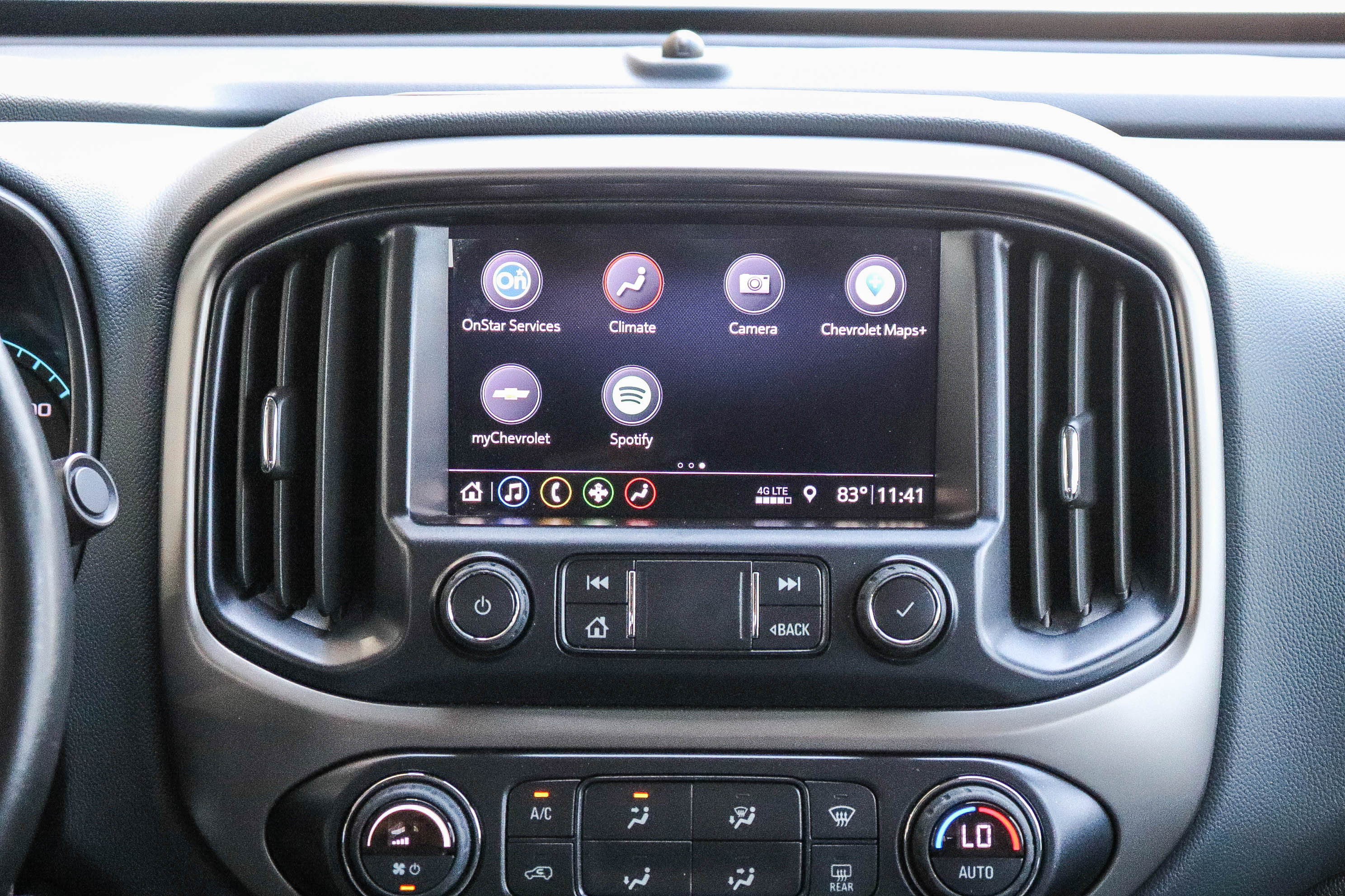 Used 2022 Chevrolet Colorado Z71 w/ Z71 Midnight Edition AWD/4WD image 17