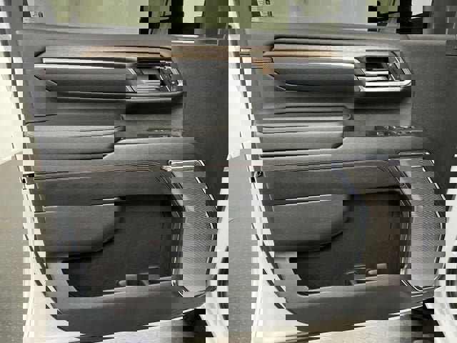 Used 2024 Chevrolet Silverado 3500 High Country w/ Technology Package image 22