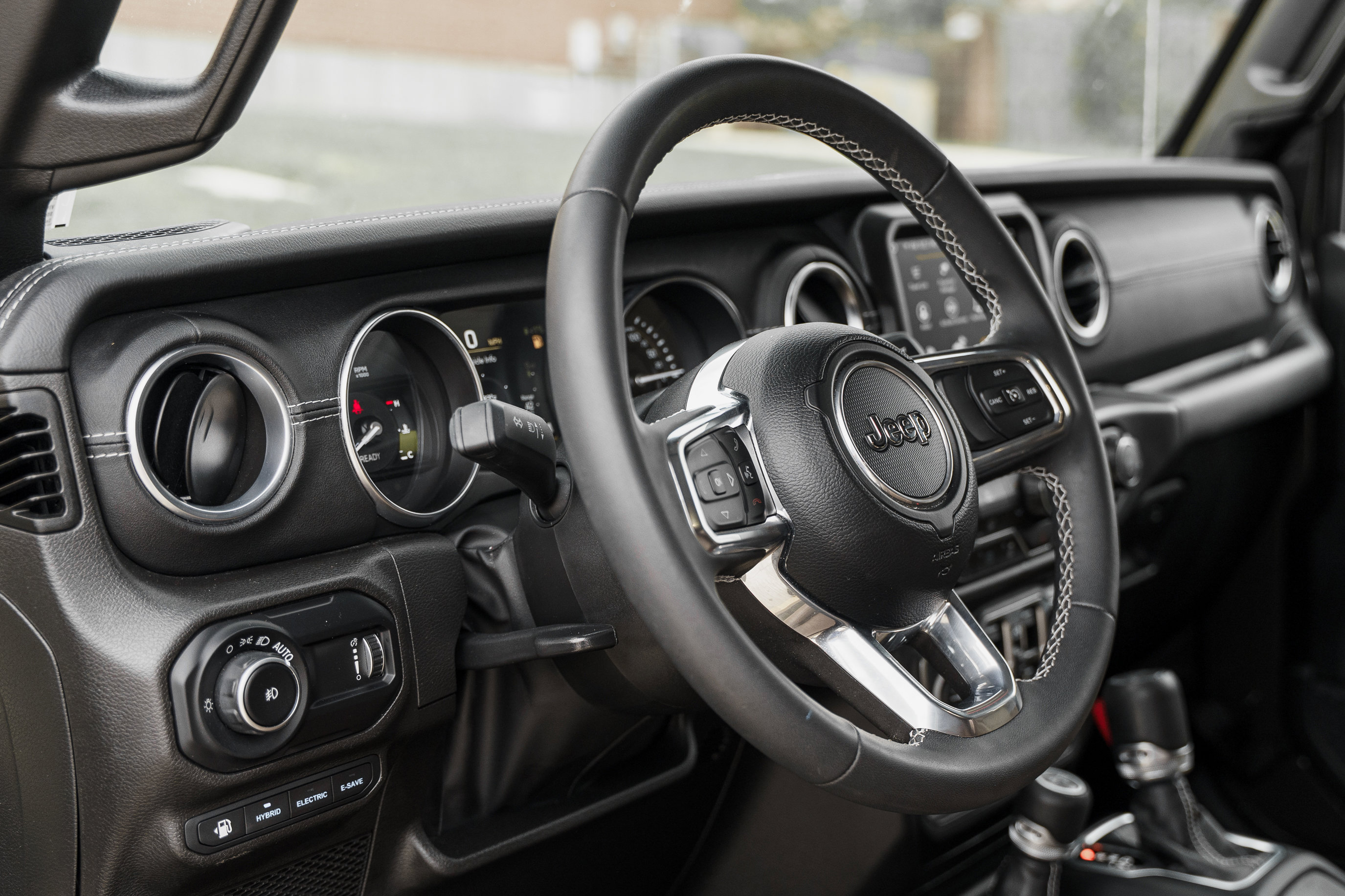 Used 2023 Jeep Wrangler Sahara image 9