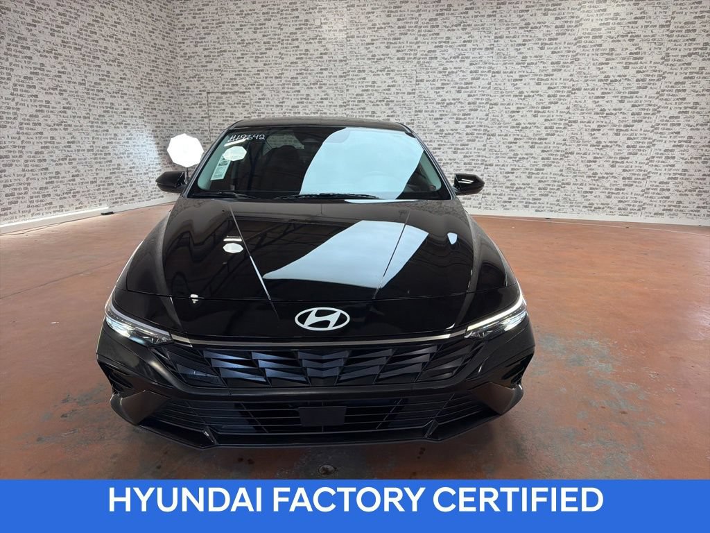 Used 2025 Hyundai Elantra SEL FWD image 2