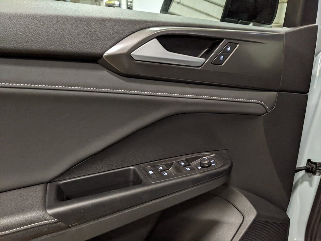 New 2026 Volkswagen Taos SE FWD image 10