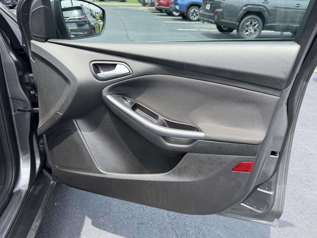 Used 2014 Ford Focus Titanium FWD image 10