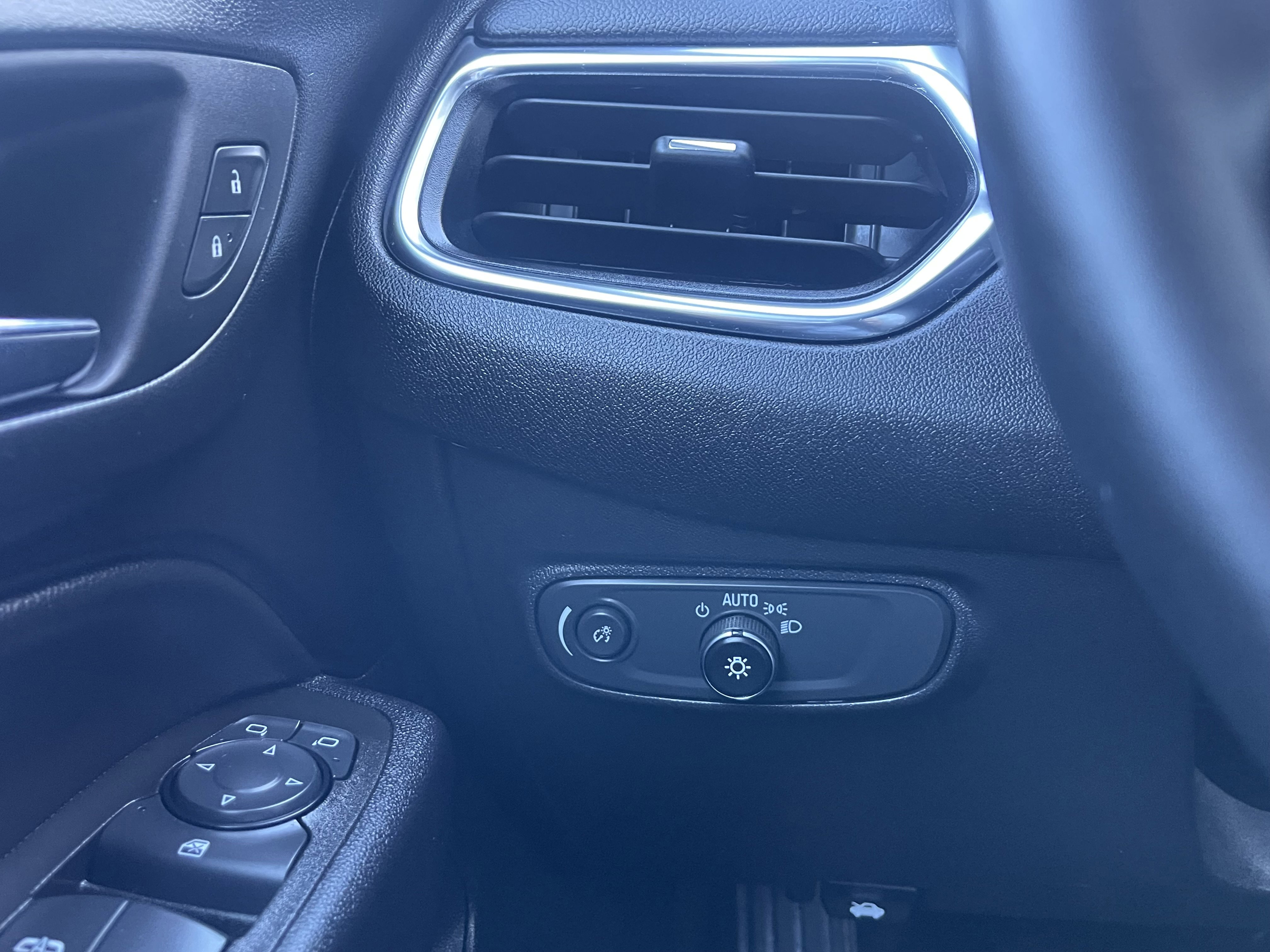 Used 2024 Chevrolet Equinox LT image 41