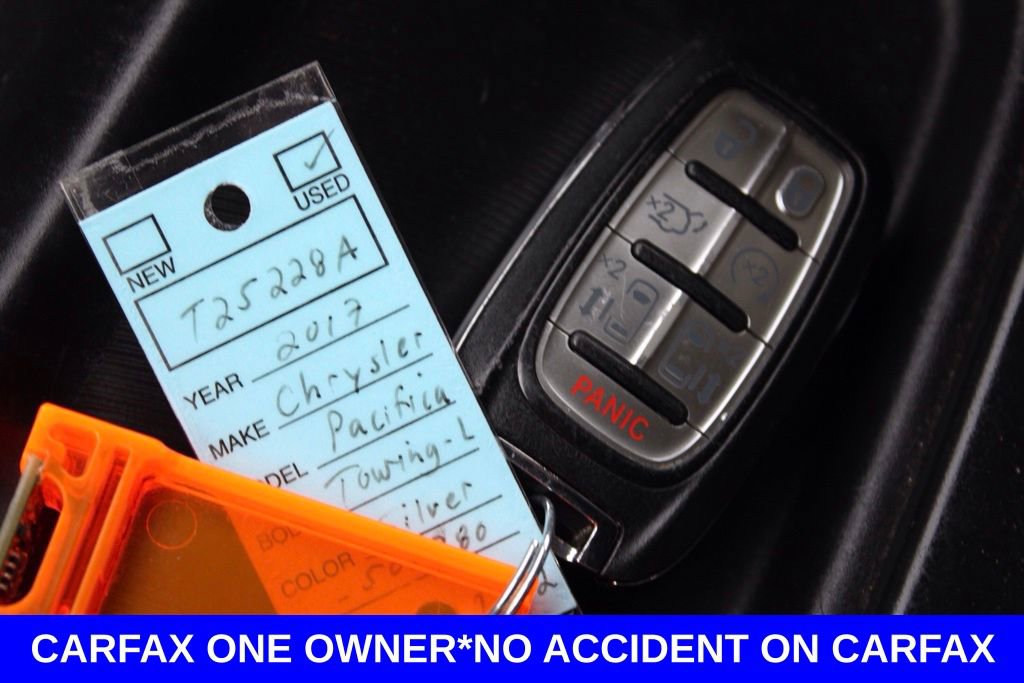 Used 2017 Chrysler Pacifica Touring-L image 35