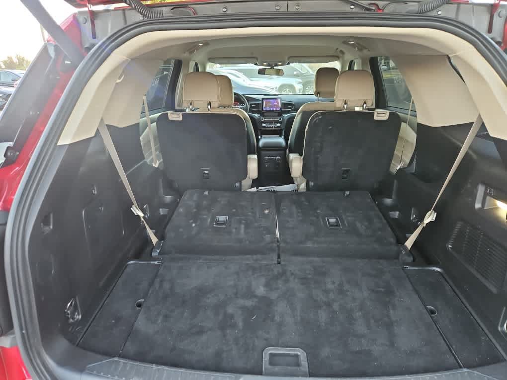 Used 2020 Ford Explorer XLT w/ Equipment Group 202A RWD image 9