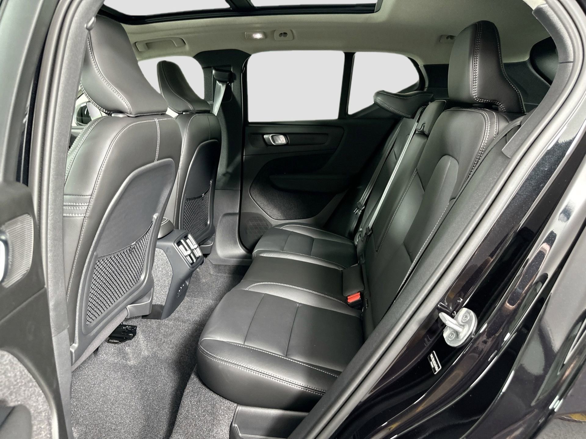 New 2025 Volvo XC40 B5 Core w/ Protection Package Premier image 16