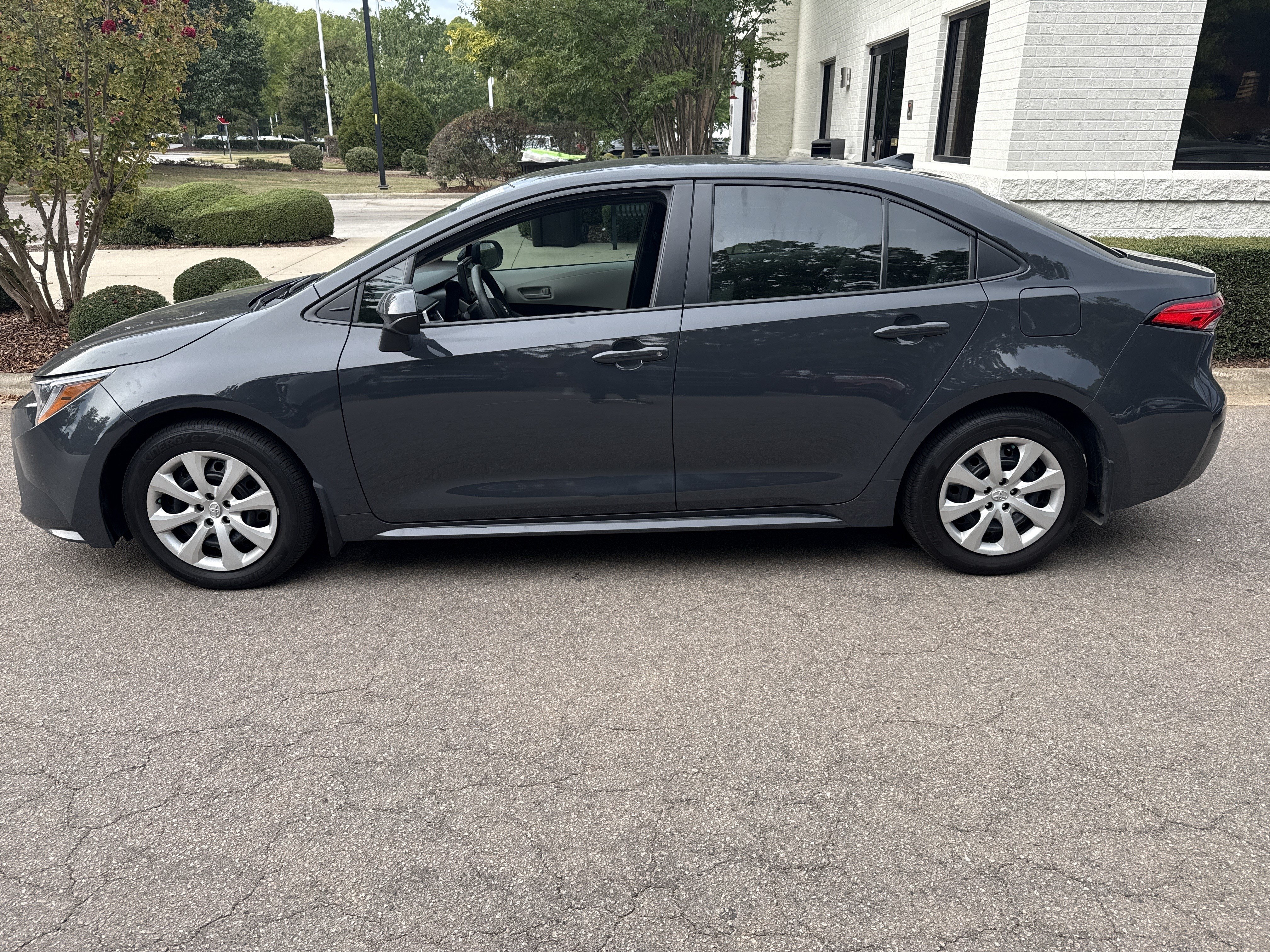 Used 2025 Toyota Corolla LE FWD image 40