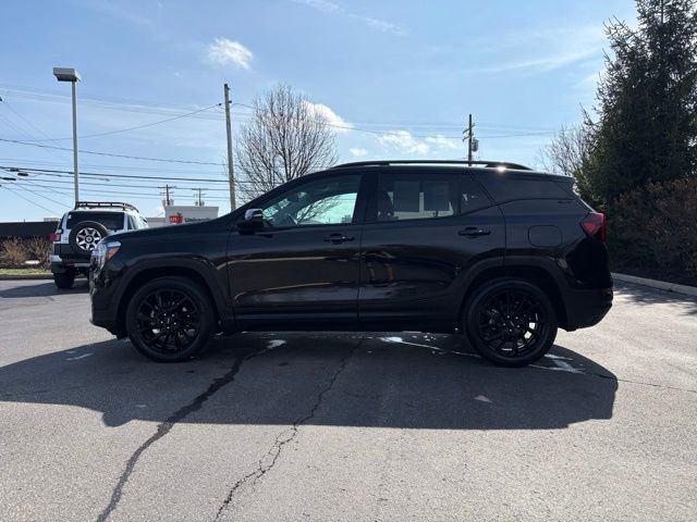 Certified 2024 GMC Terrain SLT w/ Infotainment Package II image 2