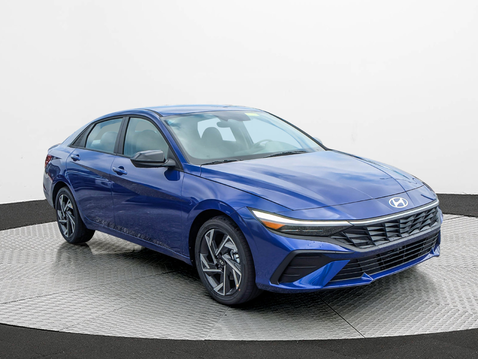 Used 2025 Hyundai Elantra SEL FWD image 8