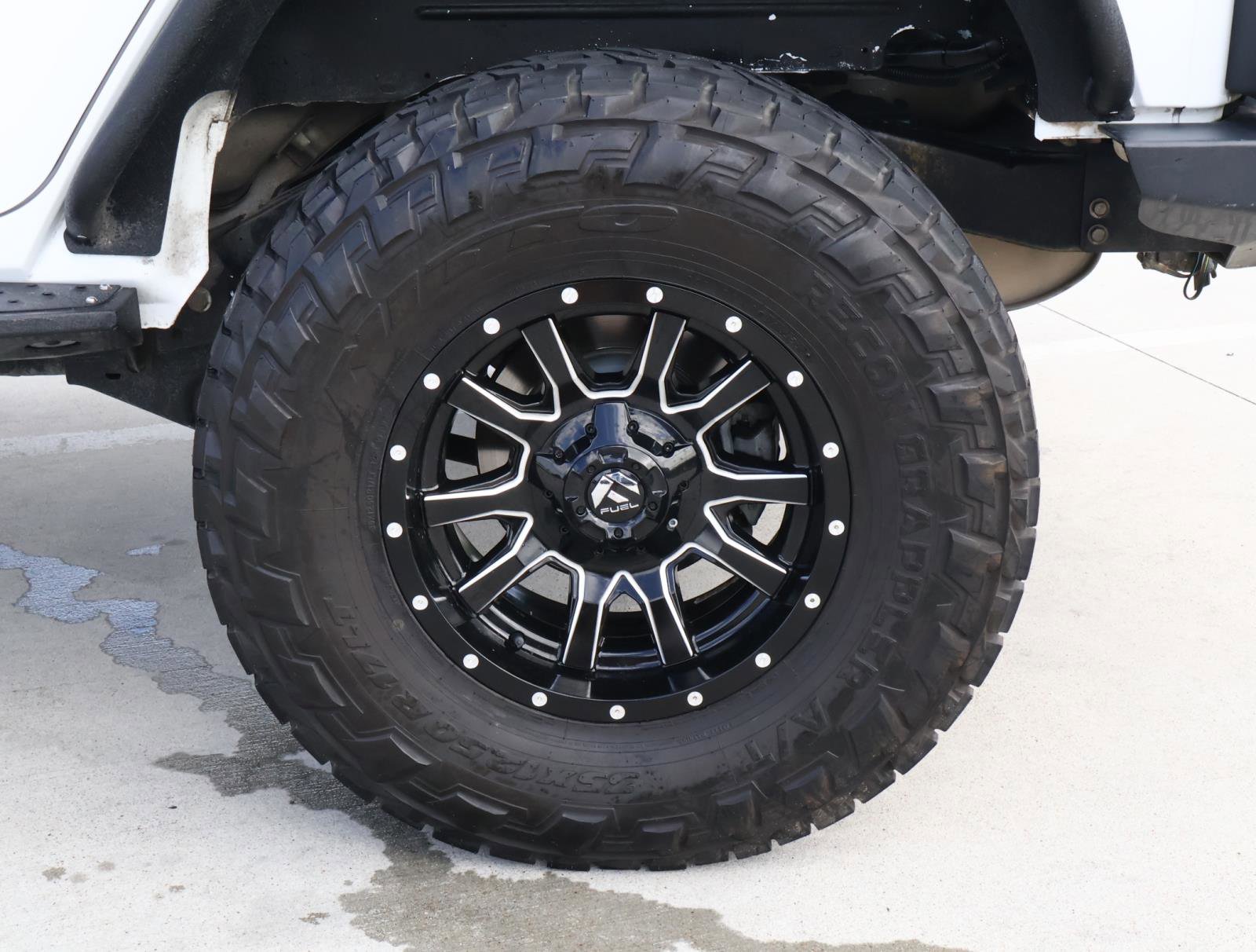 Used 2017 Jeep Wrangler Unlimited Sahara AWD/4WD image 8