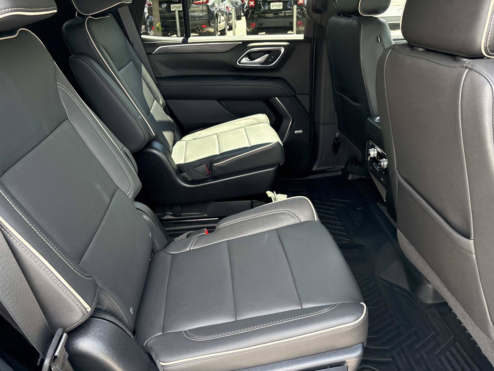 Used 2023 GMC Yukon SLT AWD/4WD image 33