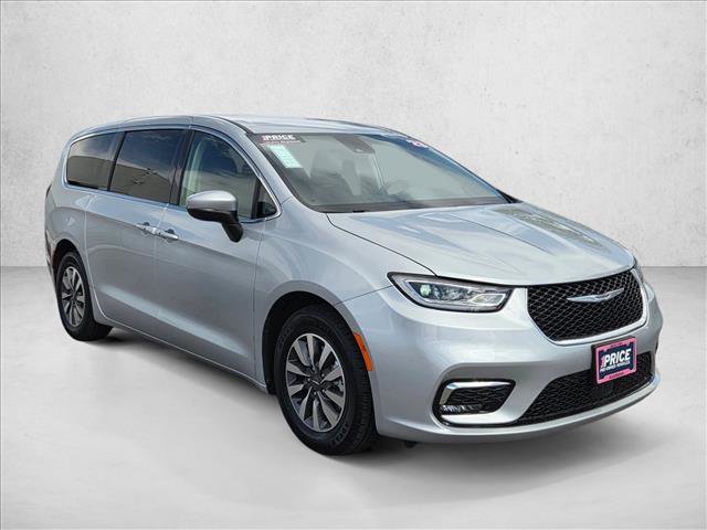 Used 2023 Chrysler Pacifica Touring-L FWD image 3