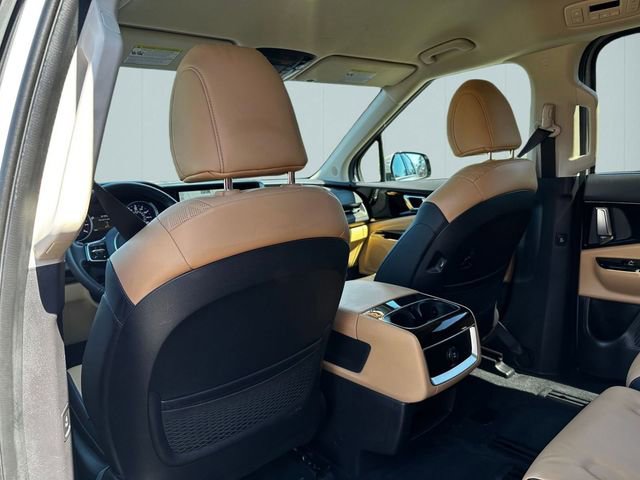 Used 2024 Kia Carnival EX image 24