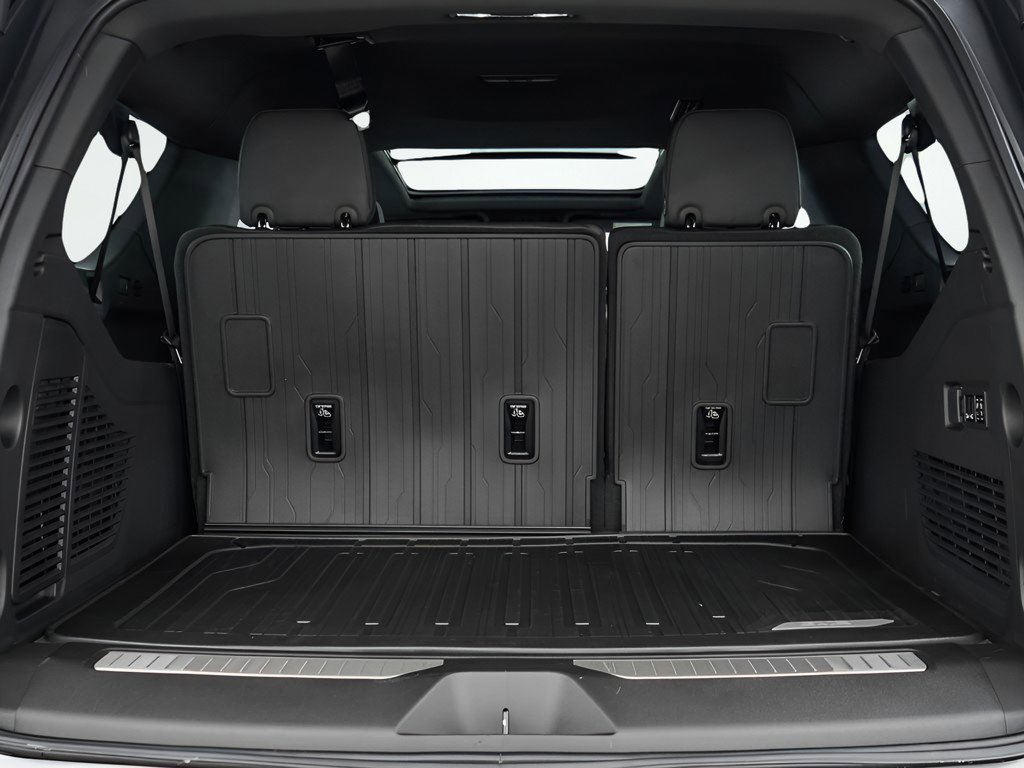 New 2026 GMC Yukon XL Denali w/ Denali Reserve Package image 8