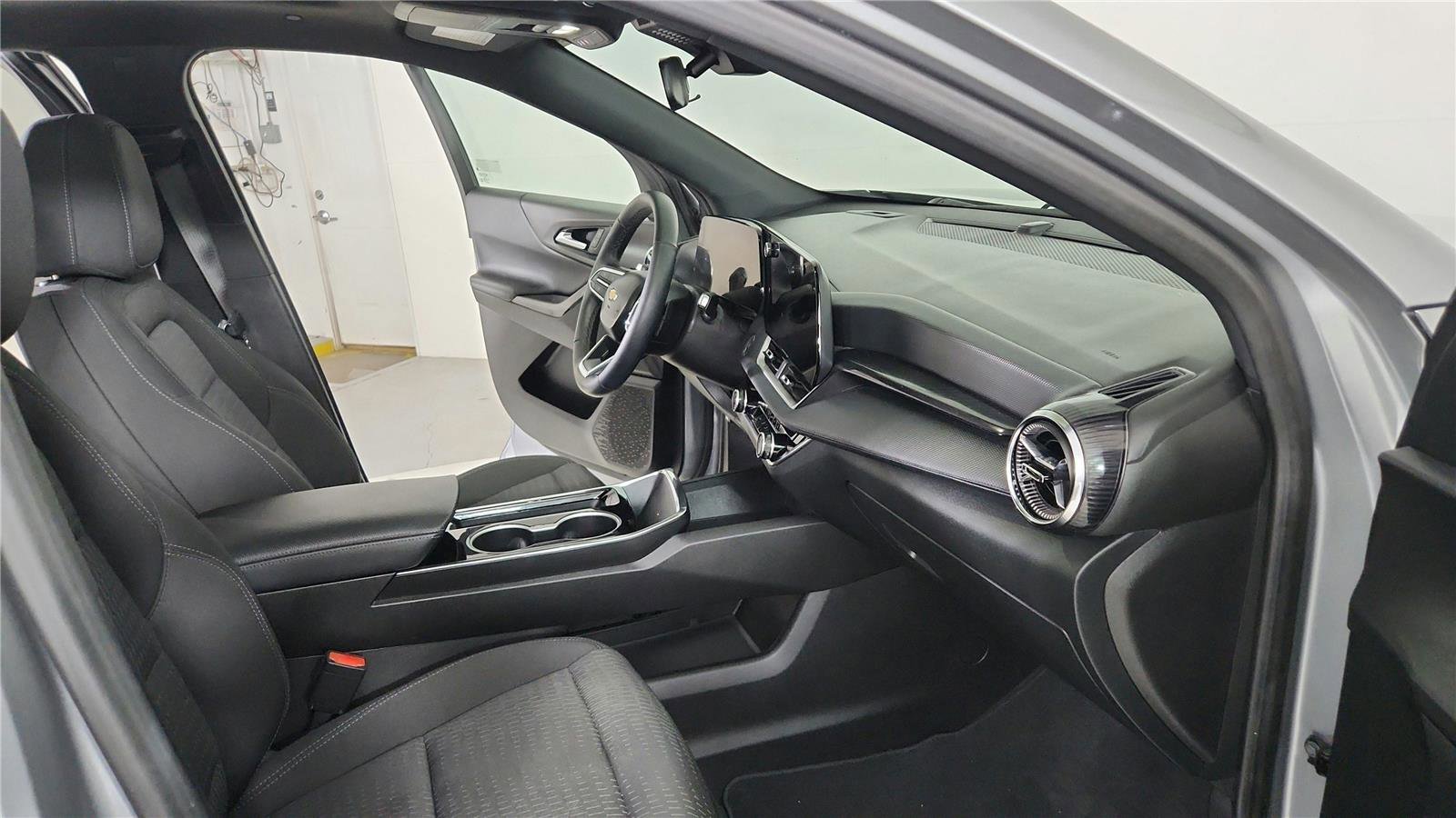 Used 2025 Chevrolet Equinox LT AWD/4WD image 20