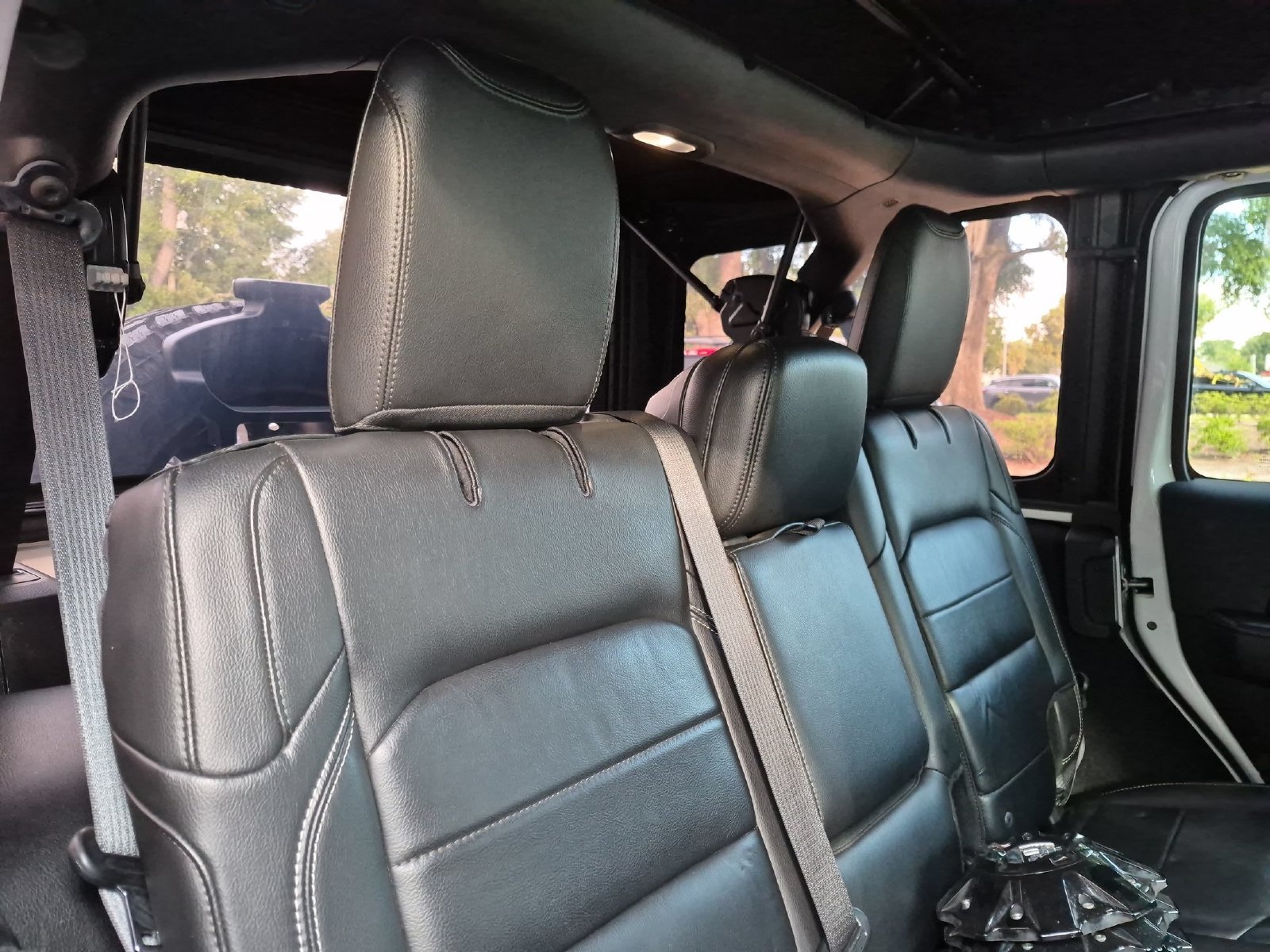 Used 2018 Jeep Wrangler Unlimited Sahara AWD/4WD image 29