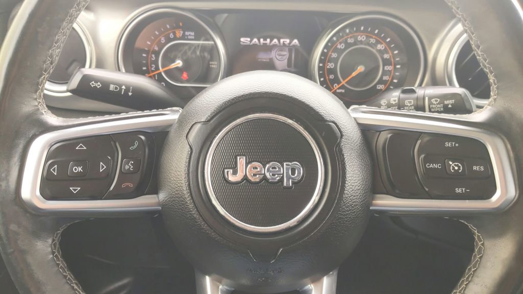 Used 2018 Jeep Wrangler Unlimited Sahara w/ Dual Top Group AWD/4WD image 19