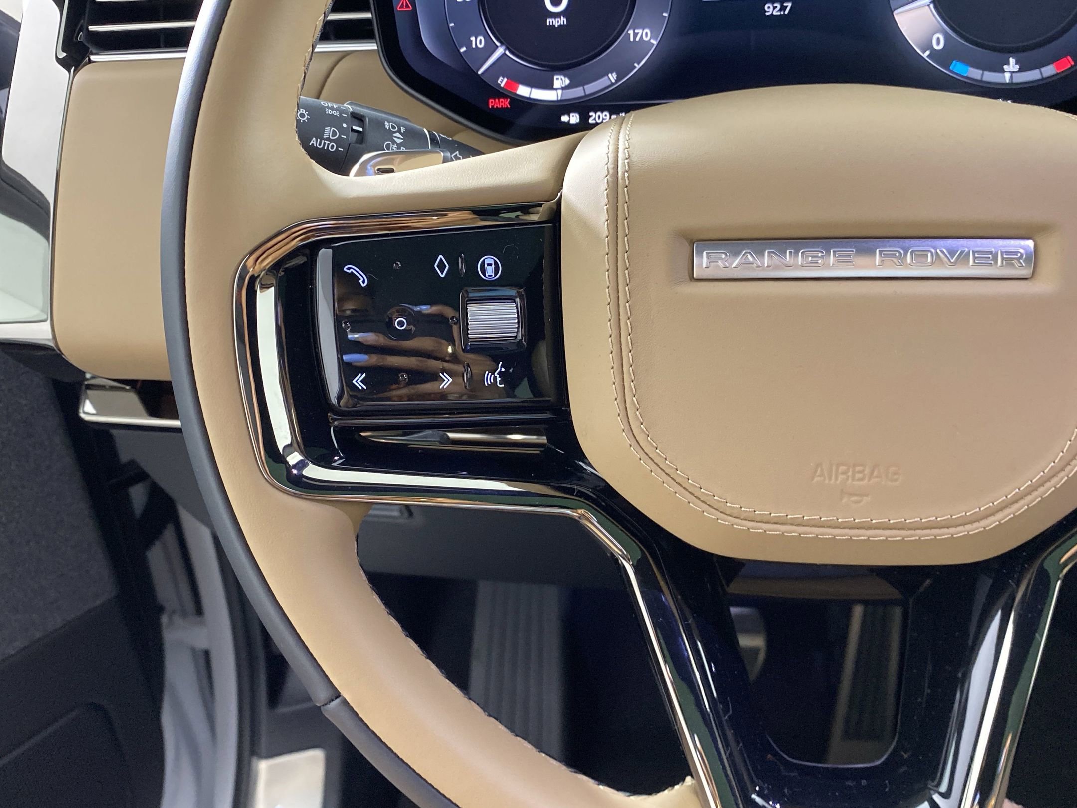 New 2025 Land Rover Range Rover Sport Dynamic SE image 11