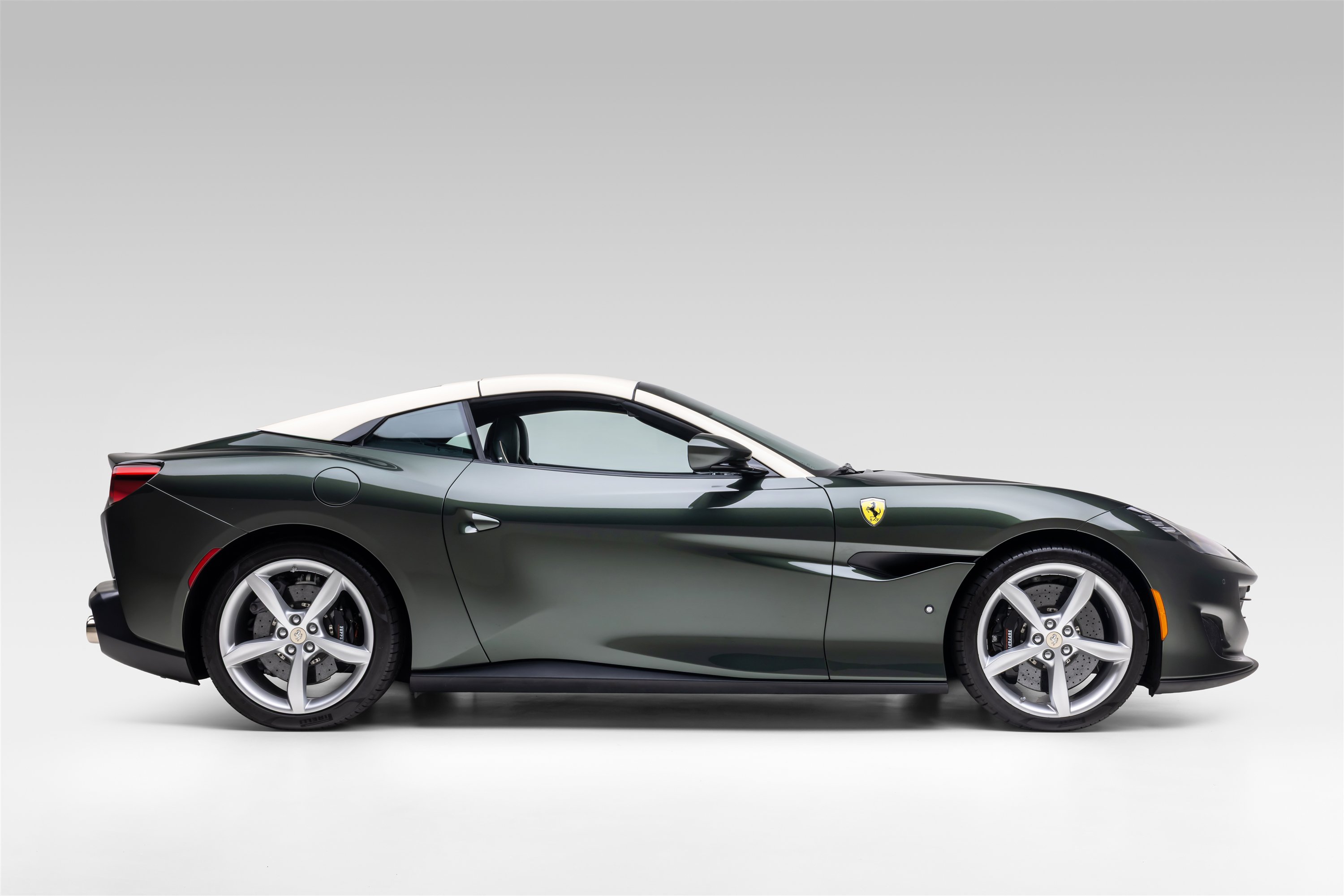 Certified 2019 Ferrari Portofino RWD image 11