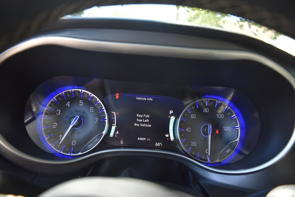 Used 2024 Chrysler Pacifica Touring-L FWD image 16