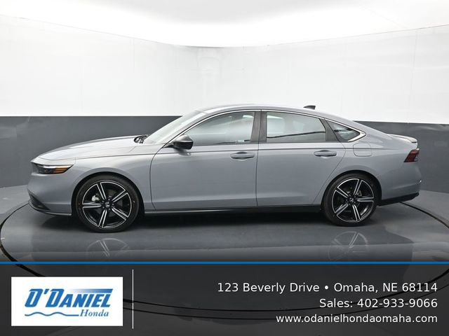 Used 2023 Honda Accord Sport image 2