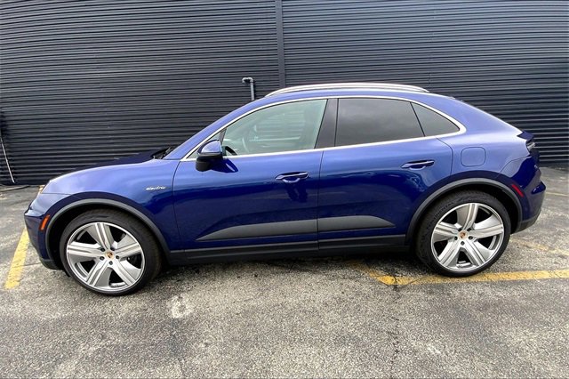 Certified 2024 Porsche Macan 4 Electric image 2