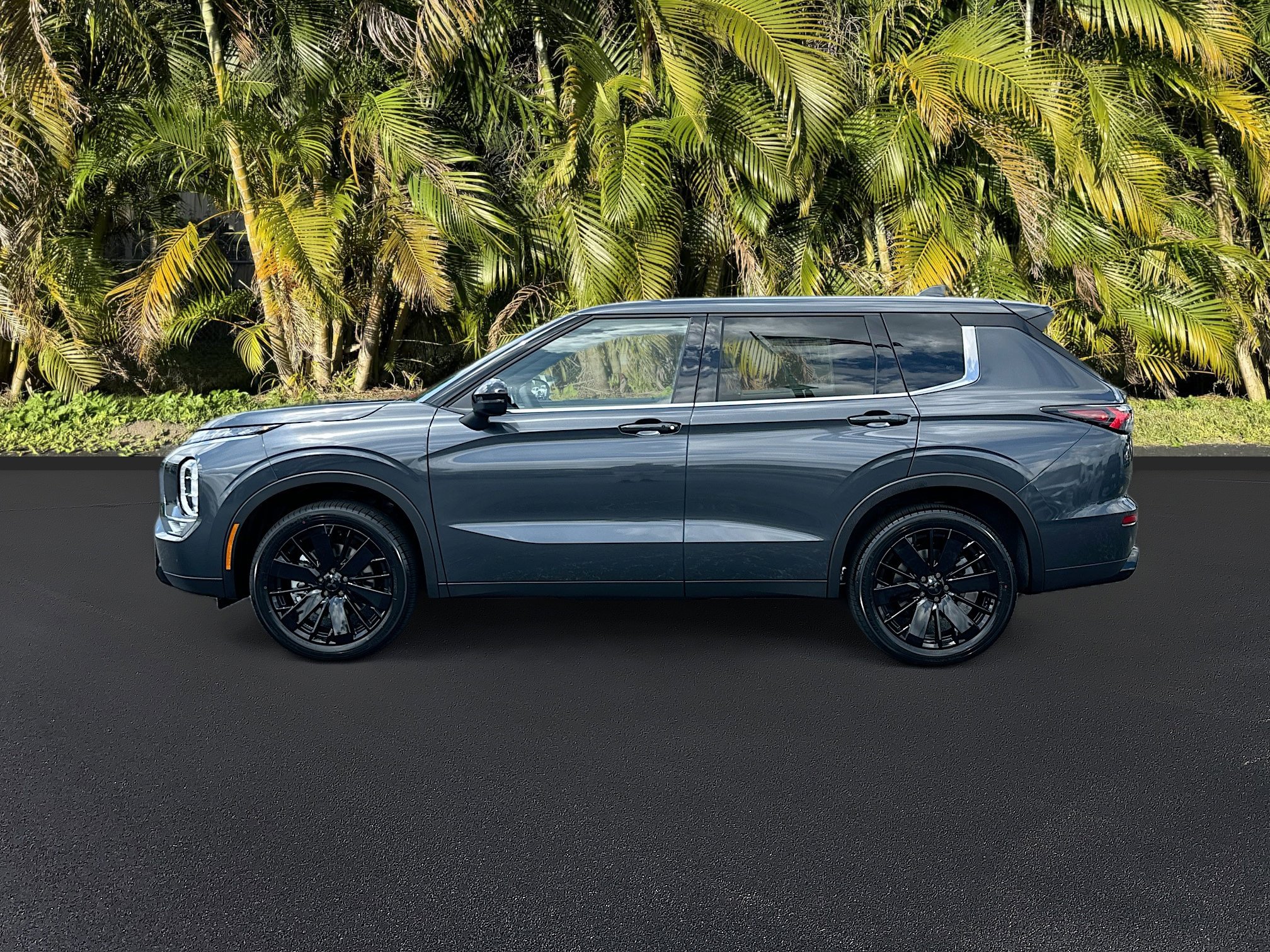 New 2026 Mitsubishi Outlander LE FWD image 2