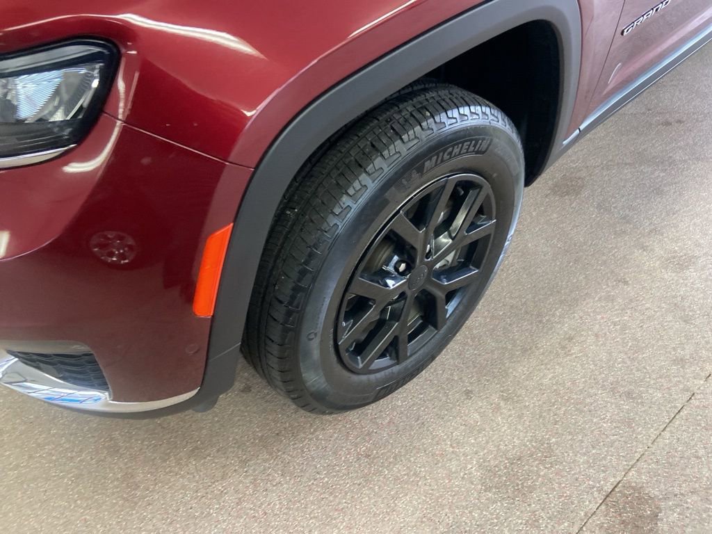 Certified 2023 Jeep Grand Cherokee L Limited w/ Luxury Tech Group II AWD/4WD image 5