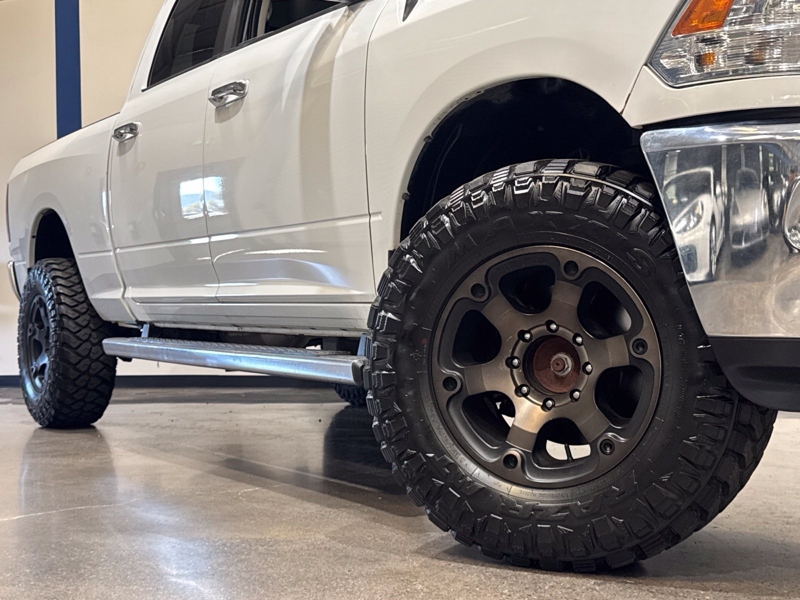 Used 2014 RAM 2500 SLT w/ Luxury Group AWD/4WD image 3