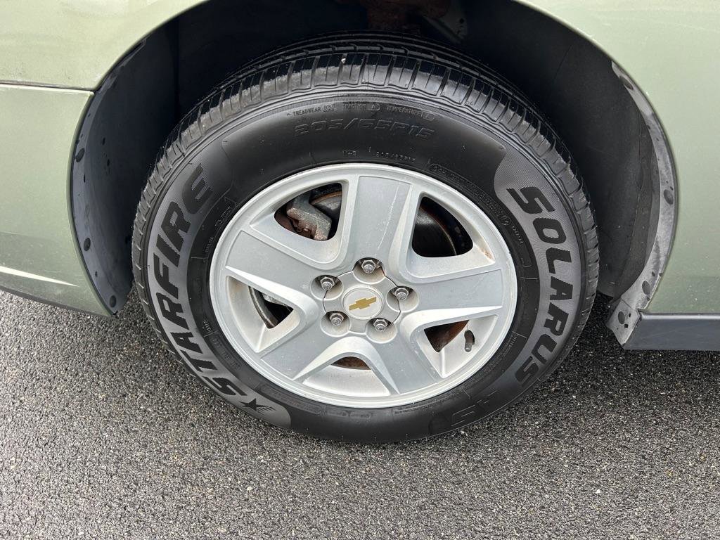Used 2005 Chevrolet Malibu w/ Preferred Equipment Group image 15