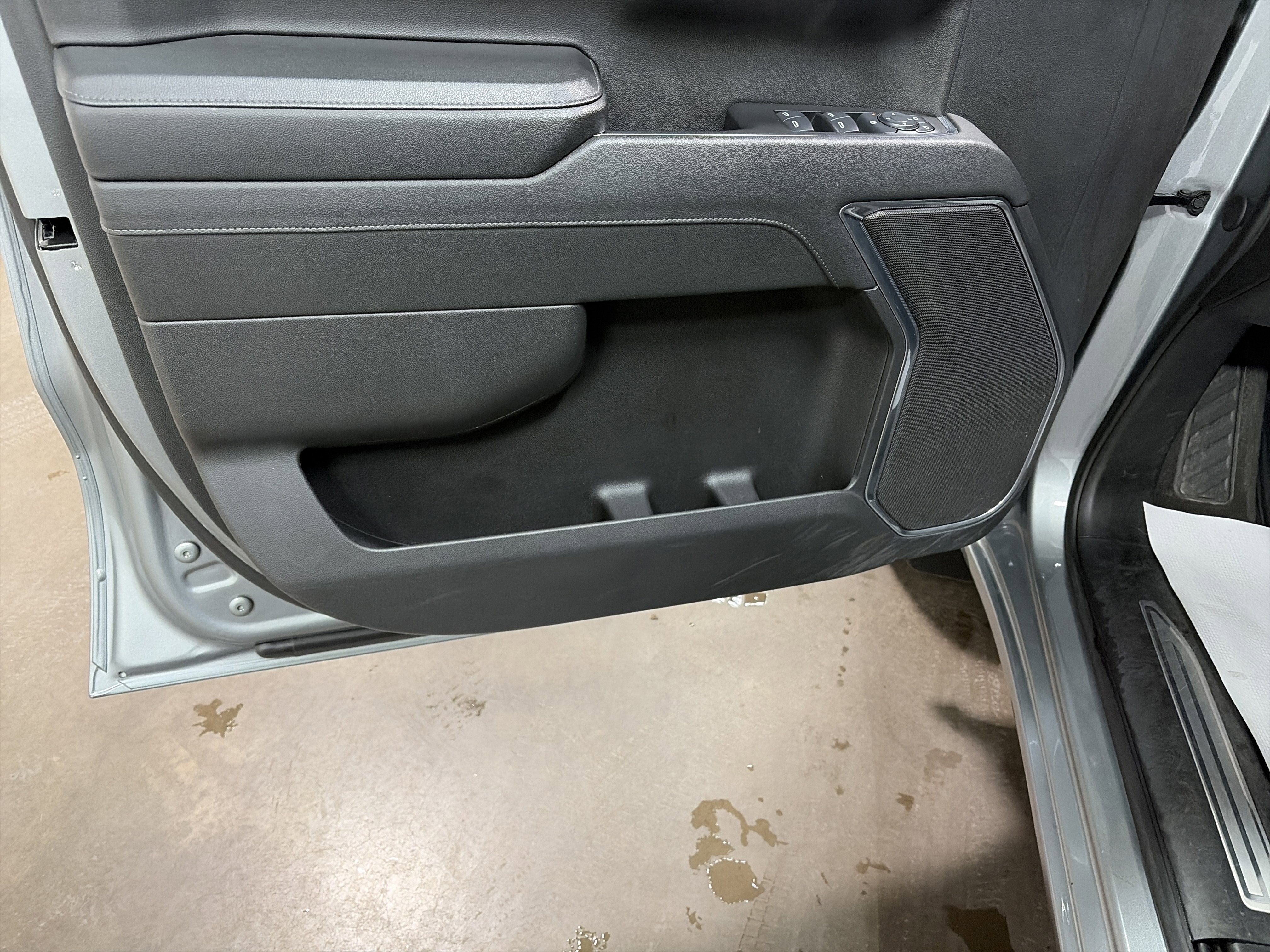 Used 2025 Chevrolet Silverado 1500 LT image 10