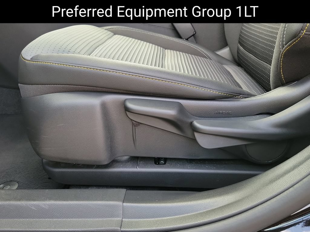 Used 2025 Chevrolet Trax LT w/ LT Convenience Package FWD image 8