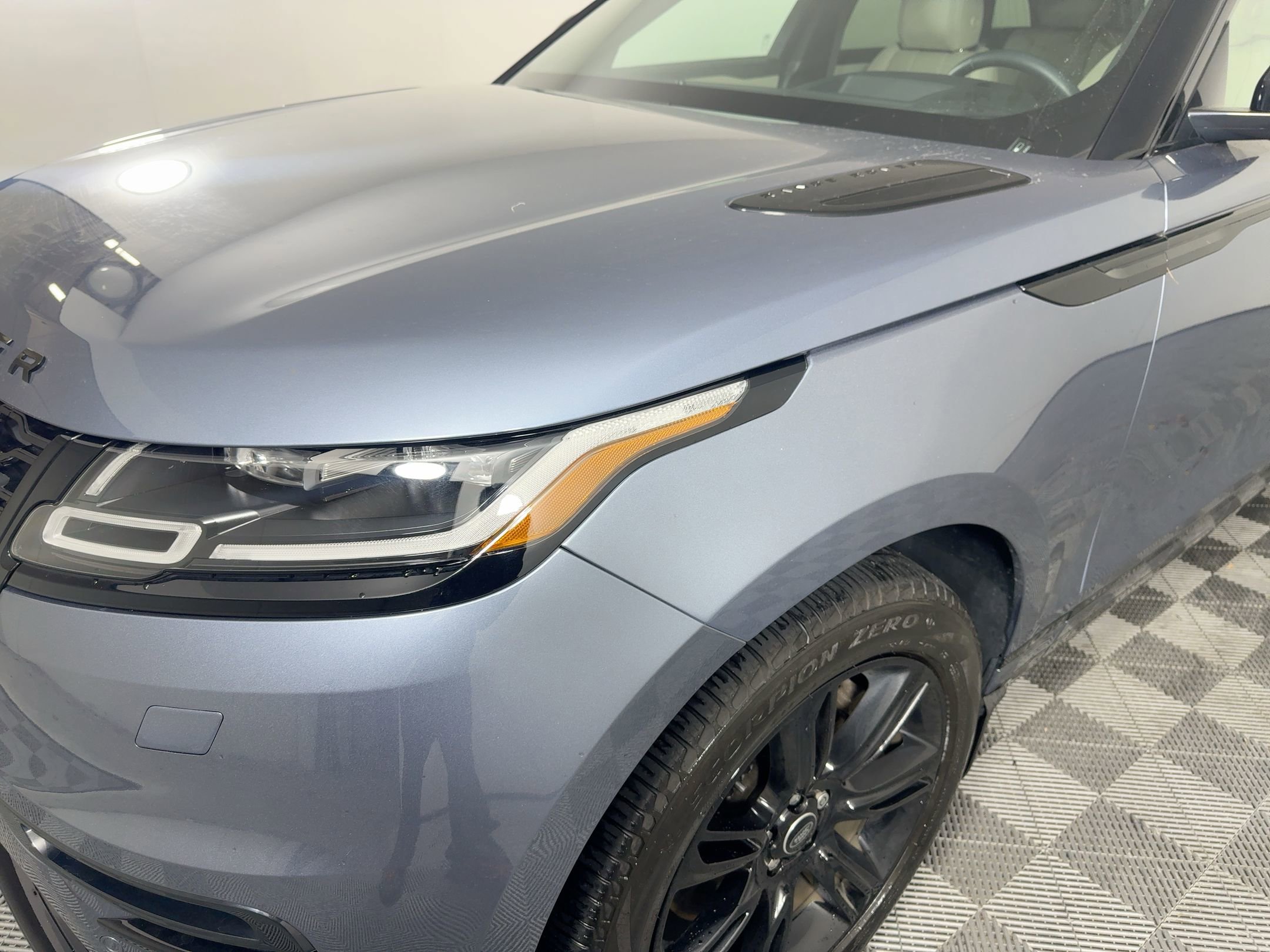 Used 2023 Land Rover Range Rover Velar R-Dynamic S image 39