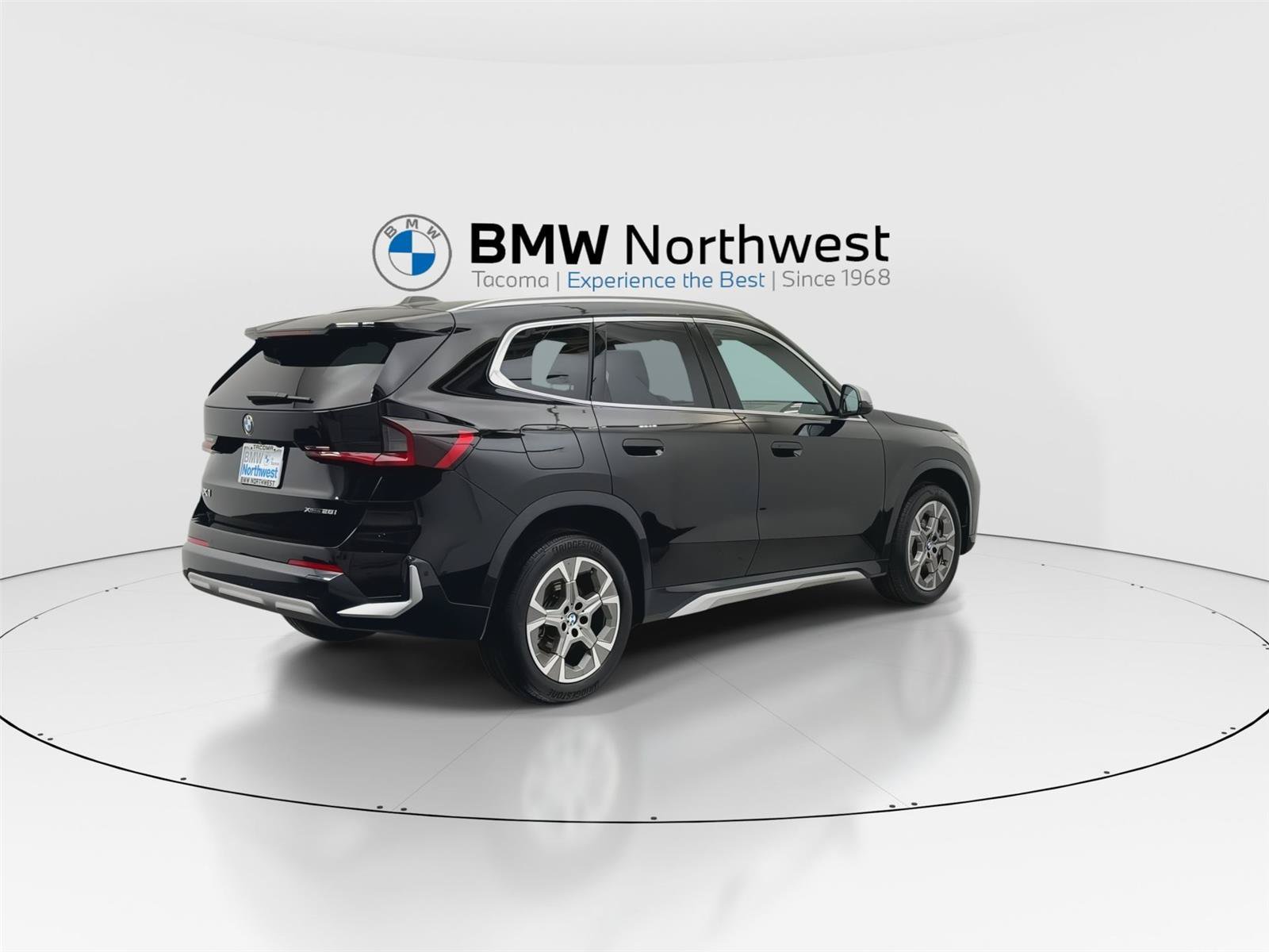 Used 2023 BMW X1 xDrive28i w/ Convenience Package AWD/4WD image 3
